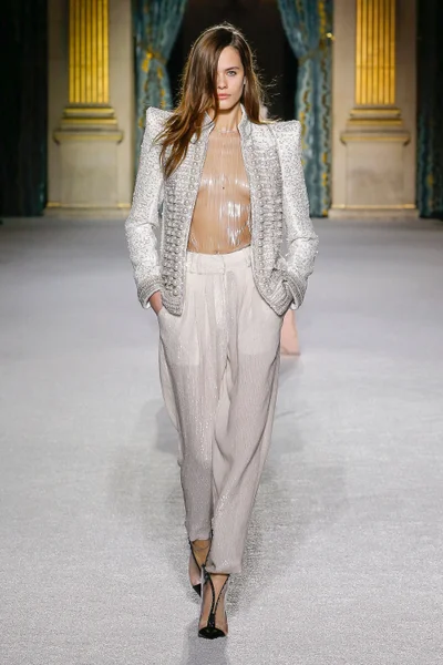Look 19